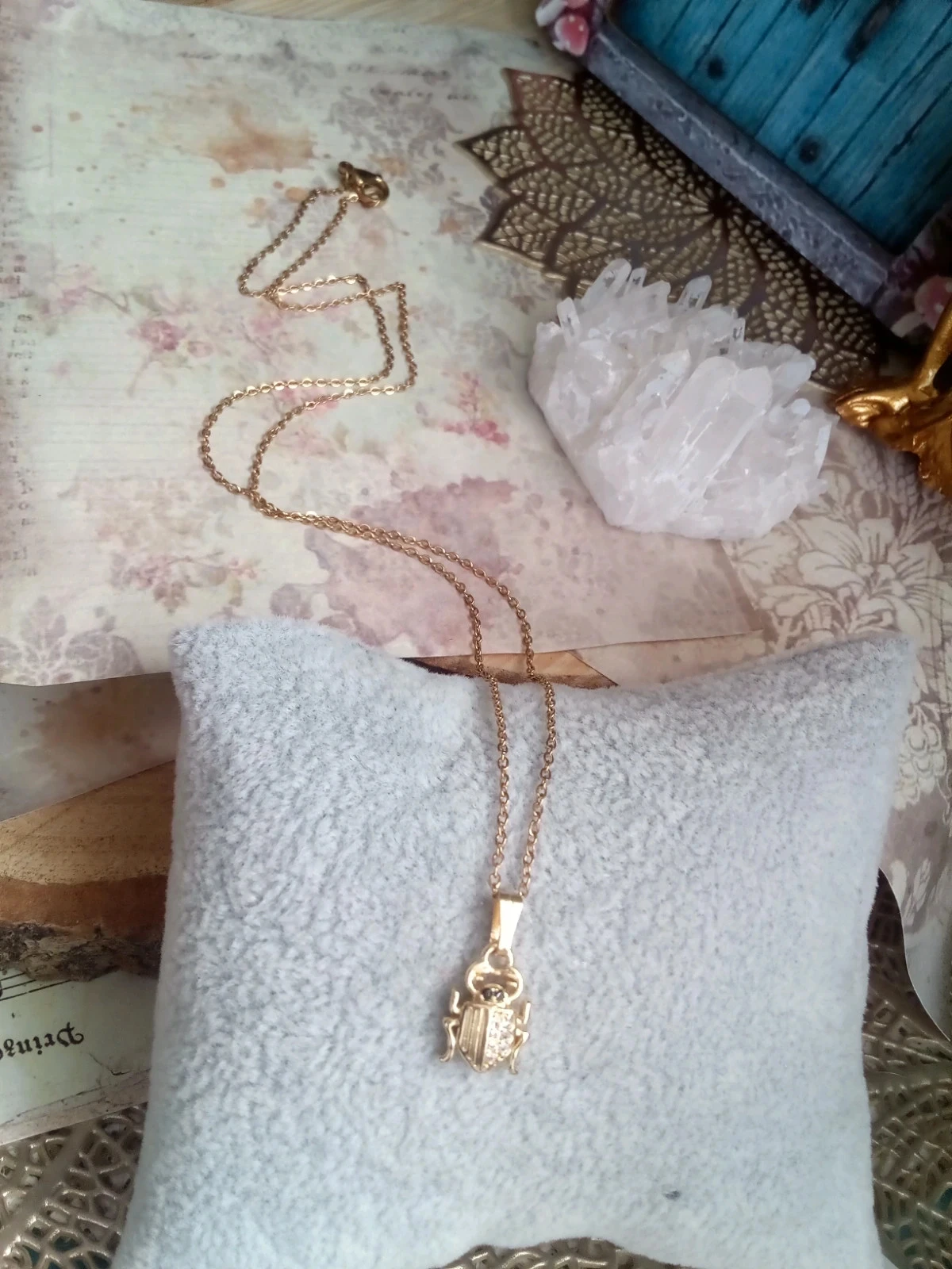 Collier petit scarabée égyptien en acier doré – photo 2
